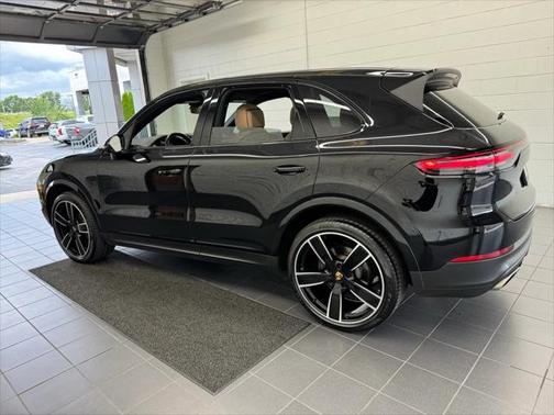2022 Porsche Cayenne Base