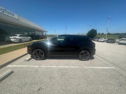2022 Porsche Cayenne Base