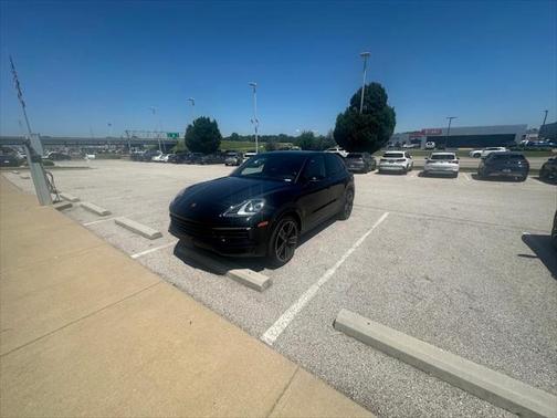 2022 Porsche Cayenne Base
