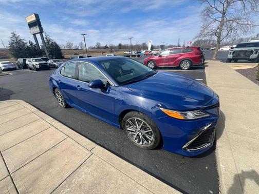 2023 Toyota Camry Hybrid XLE