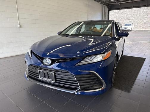 2023 Toyota Camry Hybrid XLE