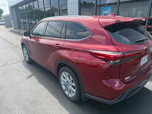 Pearl 2023 Toyota Highlander Hybrid Limited