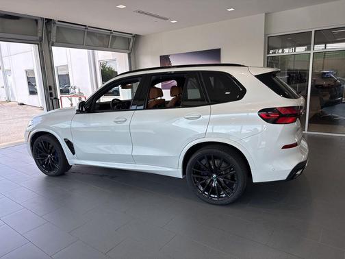 Mineral White Metallic 2026 BMW X5 xDrive40i