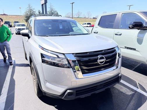 Brilliant Silver Metallic 2022 Nissan Pathfinder SV 4WD