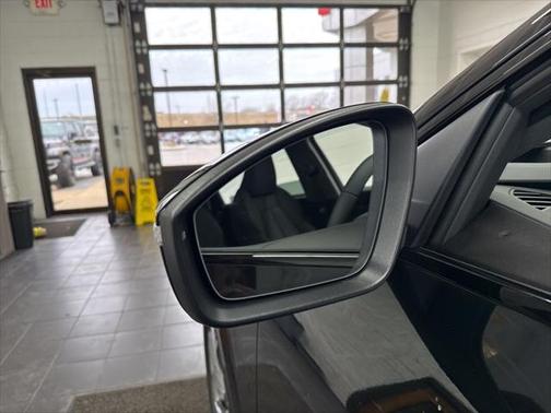 2025 Audi Q6 e-tron Premium Plus quattro