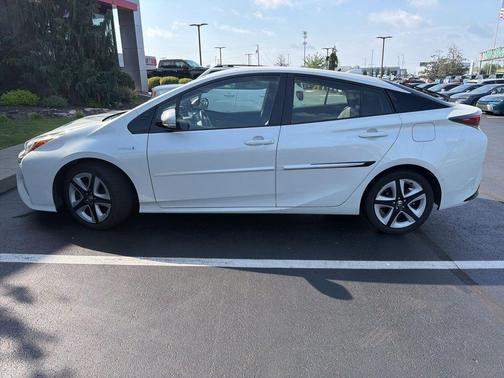 2018 Toyota Prius Four Touring