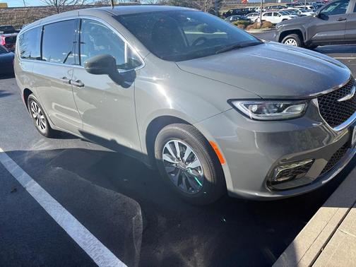 2022 Chrysler Pacifica Hybrid Touring L