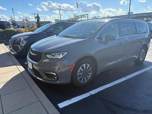 2022 Chrysler Pacifica Hybrid Touring L