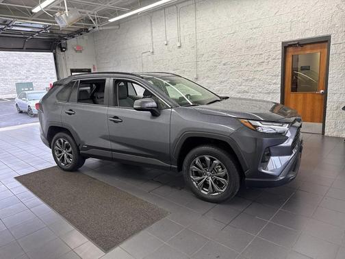 2022 Toyota RAV4 Hybrid XLE Premium