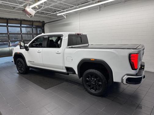 2025 GMC Sierra 2500 AT4