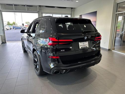 Black Sapphire Metallic 2024 BMW X5 M60i