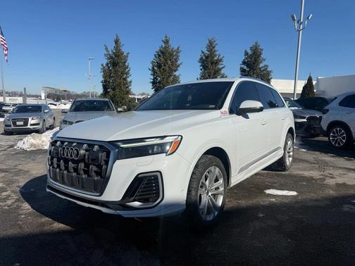 2025 Audi Q7 55 Premium Plus