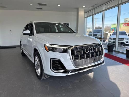 2025 Audi Q7 55 Premium Plus