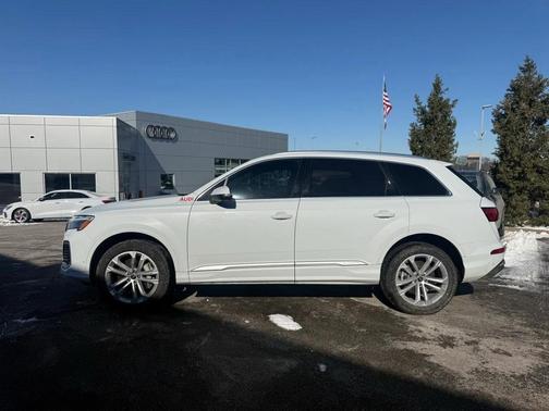 2025 Audi Q7 55 Premium Plus