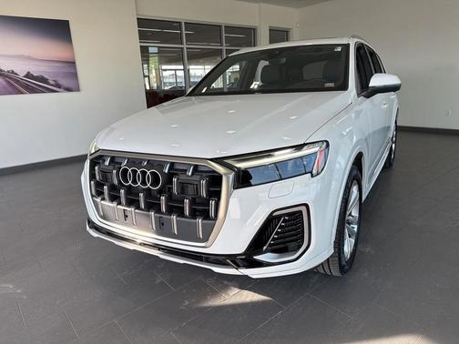 2025 Audi Q7 55 Premium Plus