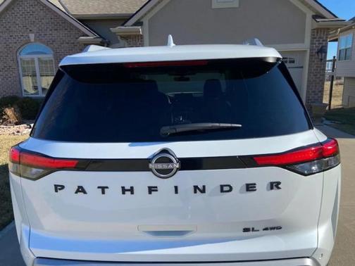 2025 Nissan Pathfinder SL 4WD