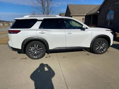 2025 Nissan Pathfinder SL 4WD