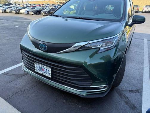 2021 Toyota Sienna XLE 7 Passenger