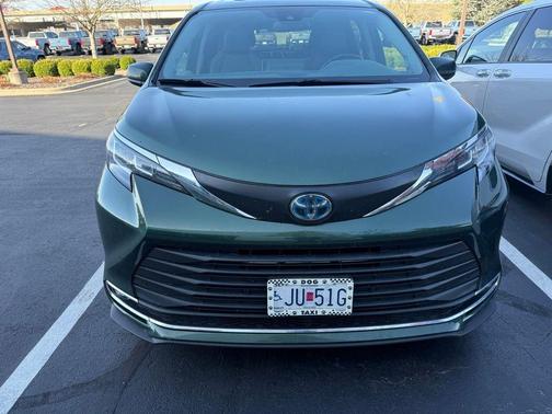 2021 Toyota Sienna XLE 7 Passenger