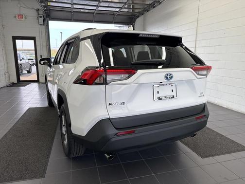 2022 Toyota RAV4 Hybrid LE