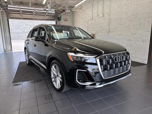 2025 Audi Q7 55 Premium Plus