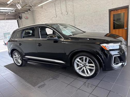2025 Audi Q7 55 Premium Plus