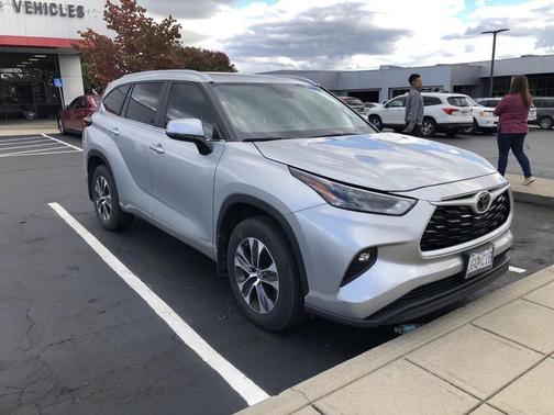 2024 Toyota Highlander XLE