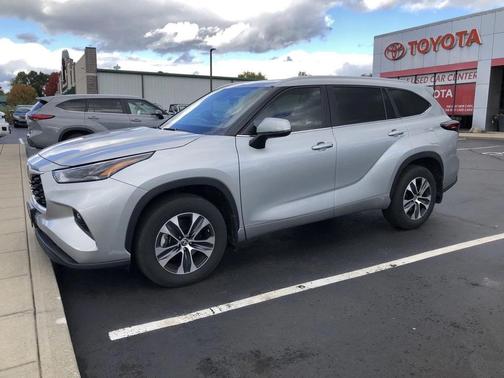 2024 Toyota Highlander XLE