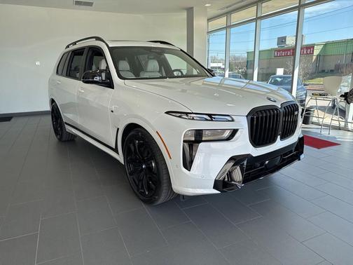 Mineral White Metallic 2026 BMW X7 M60i