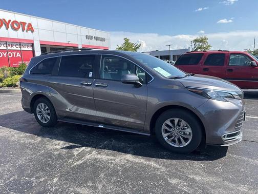 2024 Toyota Sienna XLE 7 Passenger