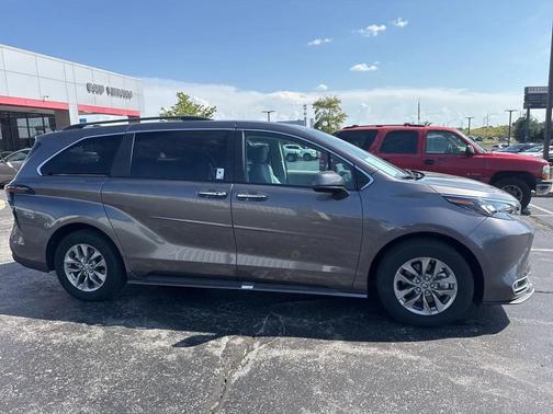 2024 Toyota Sienna XLE 7 Passenger