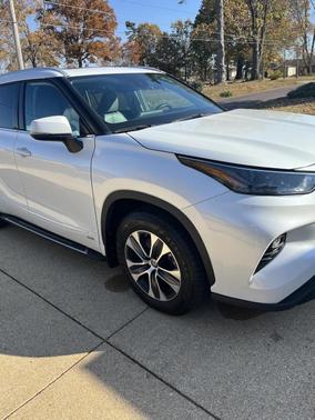 2022 Toyota Highlander Hybrid XLE