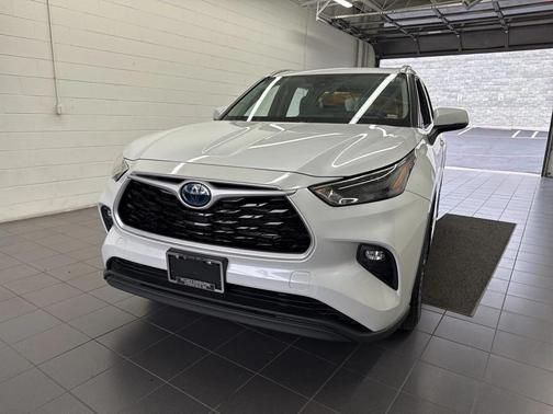2022 Toyota Highlander Hybrid XLE