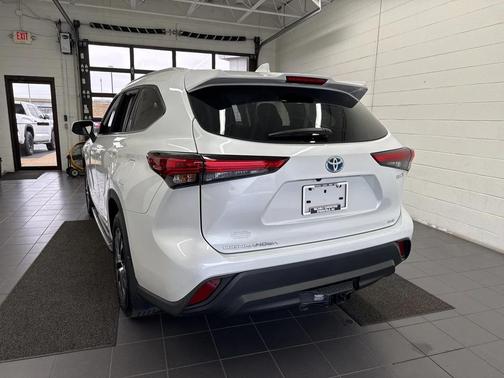 2022 Toyota Highlander Hybrid XLE