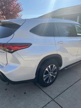 2022 Toyota Highlander Hybrid XLE