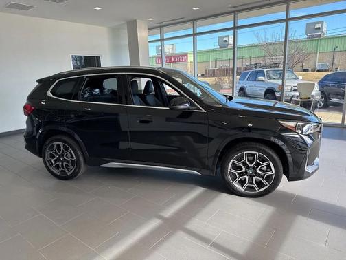 Black Sapphire Metallic 2026 BMW X1 xDrive28i