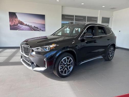 Black Sapphire Metallic 2026 BMW X1 xDrive28i