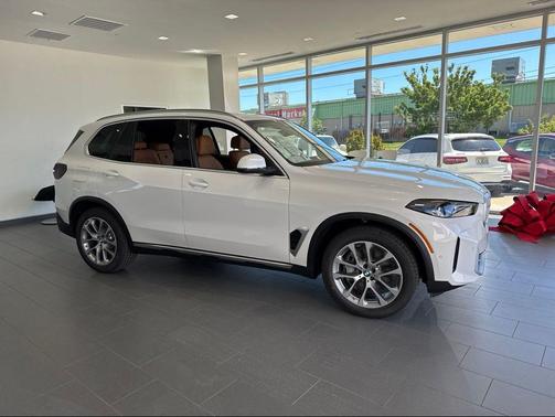 Mineral White Metallic 2026 BMW X5 PHEV xDrive50e