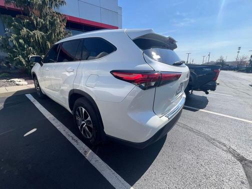 Blizzard Pearl 2020 Toyota Highlander Hybrid XLE