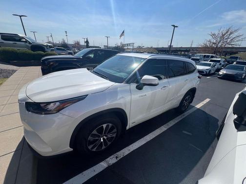 Blizzard Pearl 2020 Toyota Highlander Hybrid XLE
