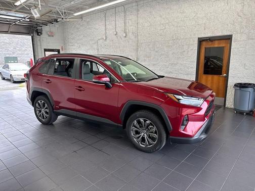 Pearl 2025 Toyota RAV4 Hybrid XLE Premium