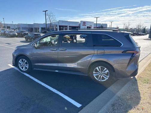 2023 Toyota Sienna XLE
