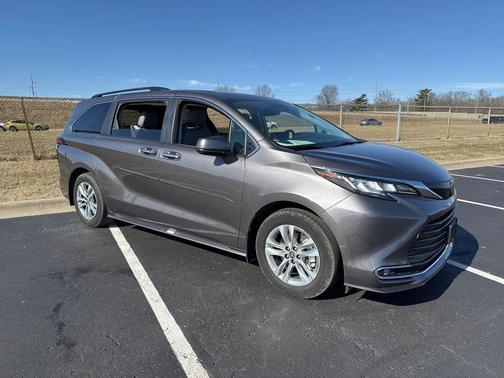 2023 Toyota Sienna XLE