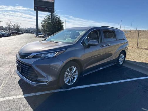 2023 Toyota Sienna XLE