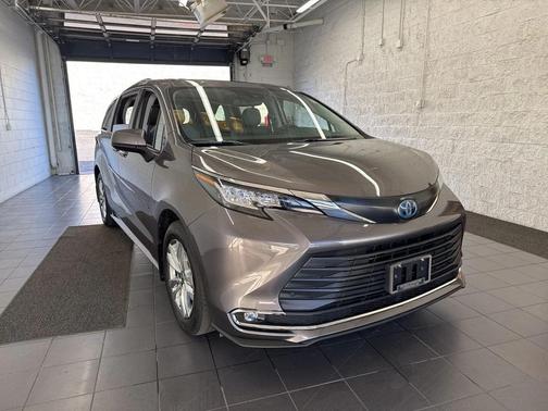 2023 Toyota Sienna XLE