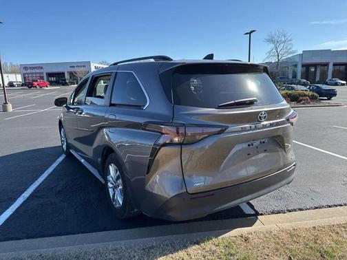 2023 Toyota Sienna XLE