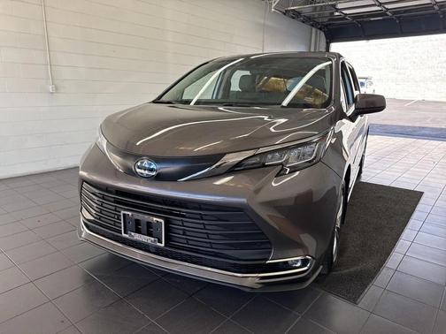 2023 Toyota Sienna XLE