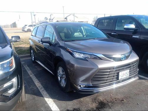 2023 Toyota Sienna XLE