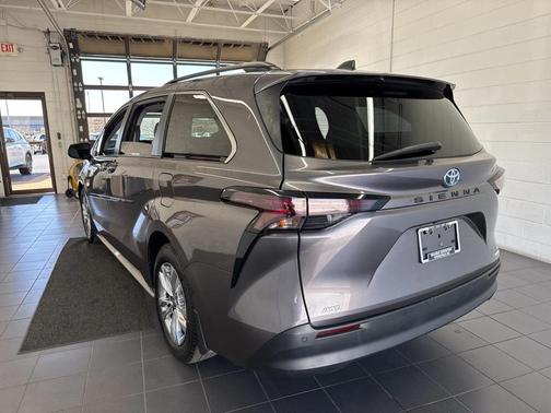 2023 Toyota Sienna XLE