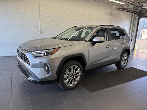 2025 Toyota RAV4 XLE Premium